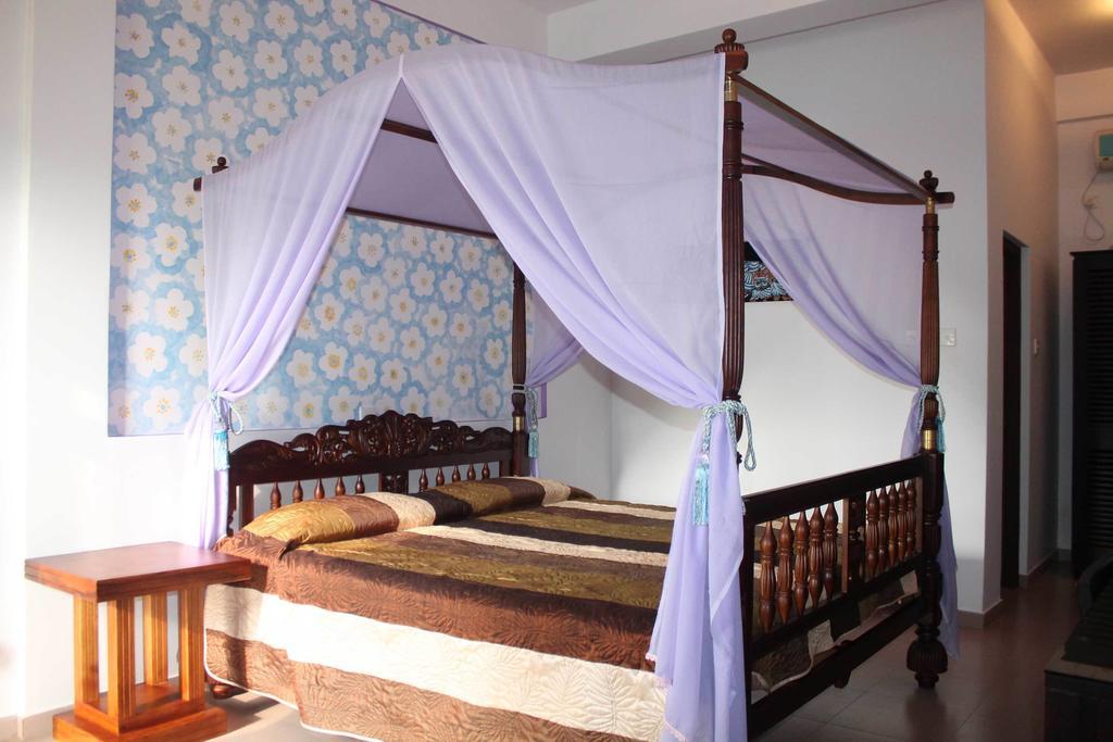Solomon Beach Hotel Marawila Quarto foto